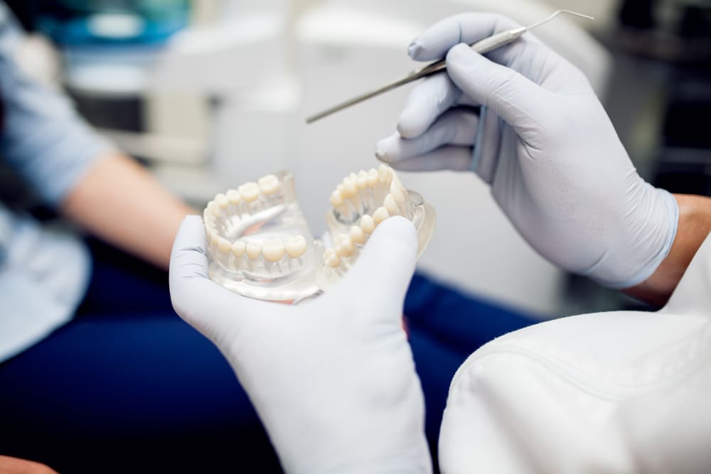 Prótese Dentária – Você Precisa Saber [Guia 2025]