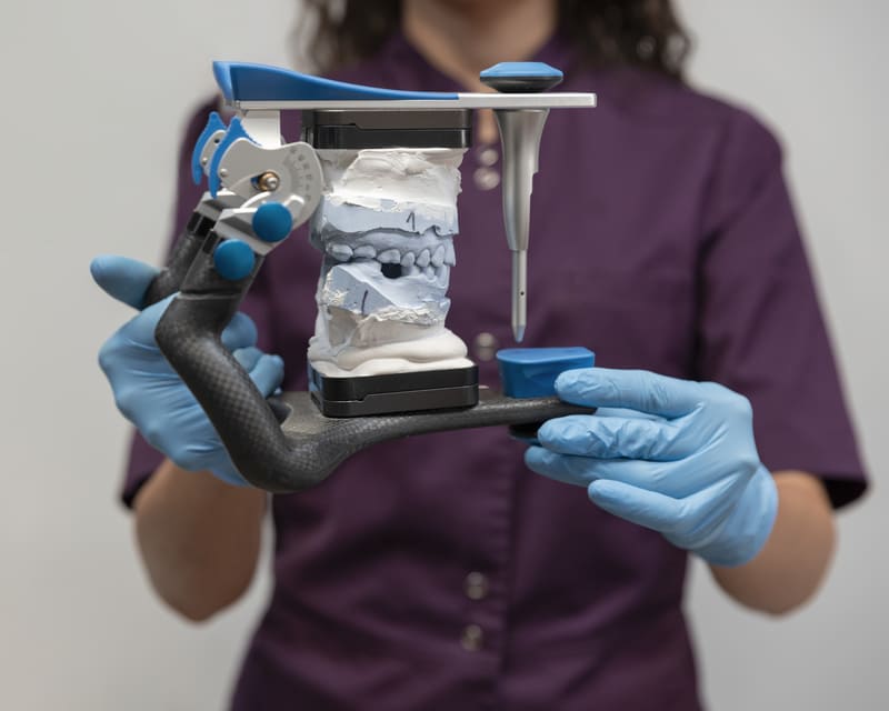 Prótese Dentária Móvel de Silicone – Conforto e Qualidade com a Dra. Shirlene Oliveira